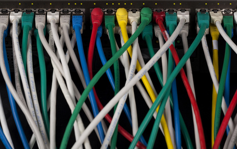 網絡交換機與Patch Panel（配線架）及網絡集線器的比較與應用場景解析